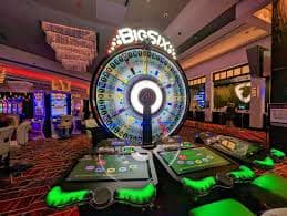 Tampilan permainan Jurassic Kingdom dengan simbol dinosaurus dan gulungan slot